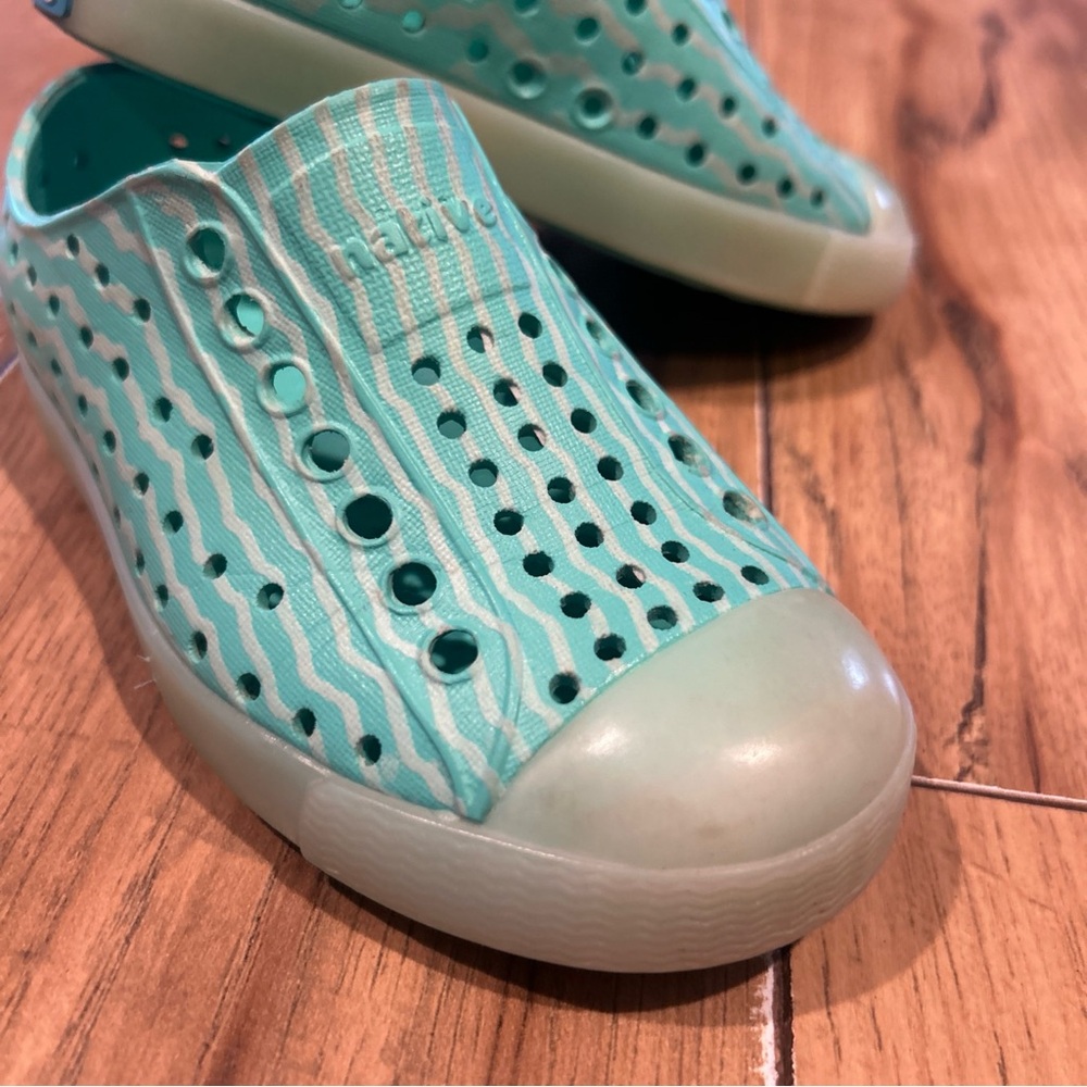 Native Jefferson Waterproof Slip-On Shoes Aqua Sz C8 - Picture 4 of 7